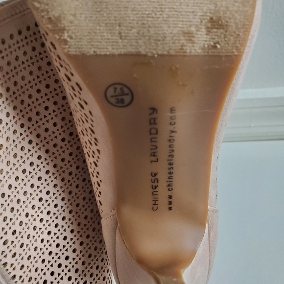 Chinese Laundry Open Toe Suede Blush Booties/Heels Size 7.5(38) - Picture 13 of 14